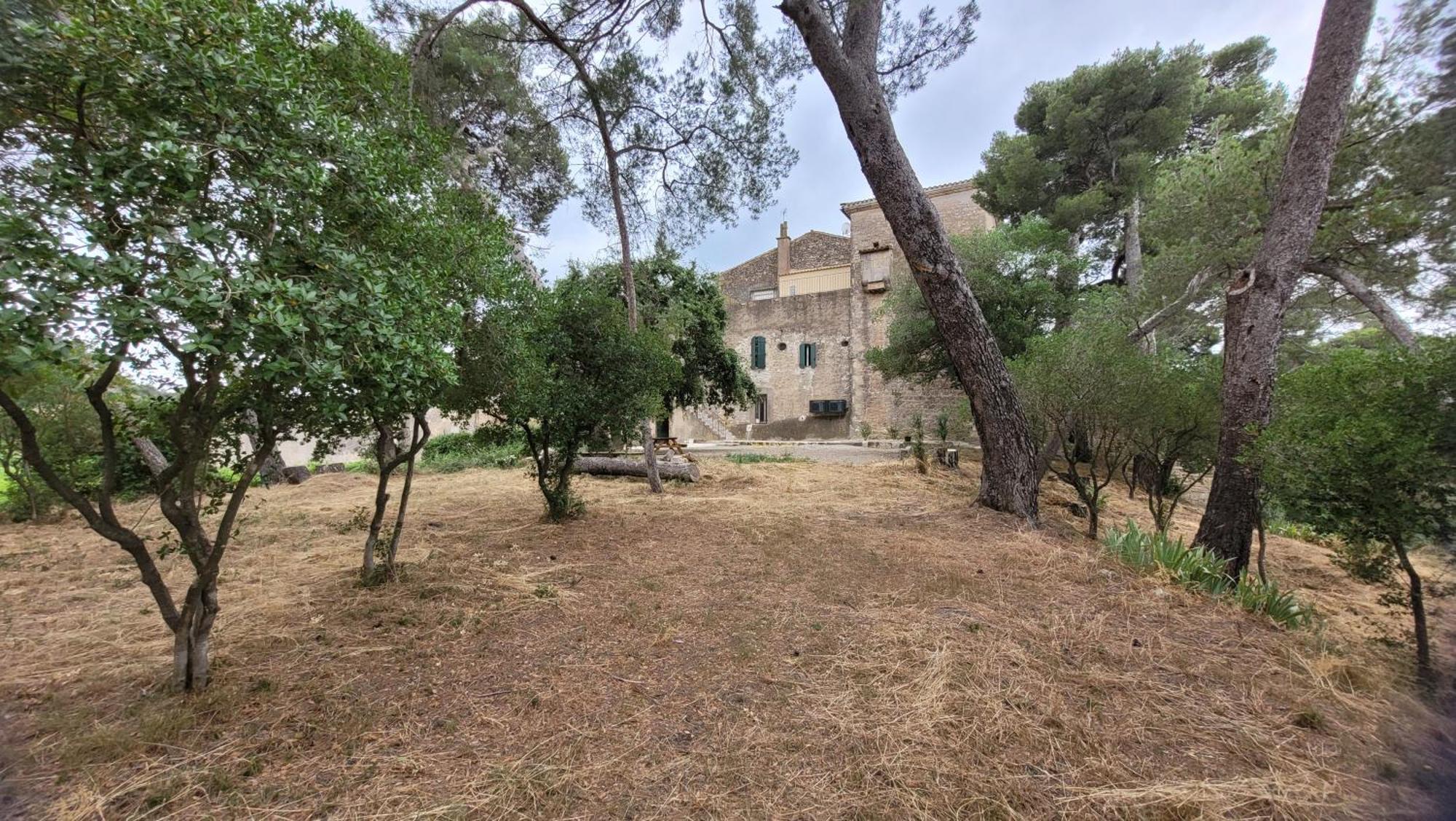 La Pinede, Logement Privatif Au Chateau Aumes Exterior foto